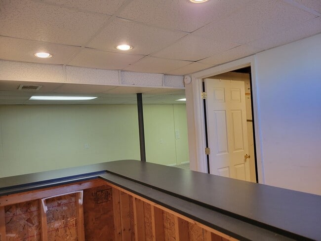 Building Photo - Your Dream Home Awaits: Spacious 4 Bed/2 B...
