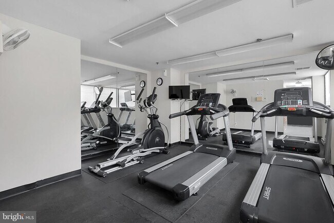 Building Photo - 3713 S George Mason Dr