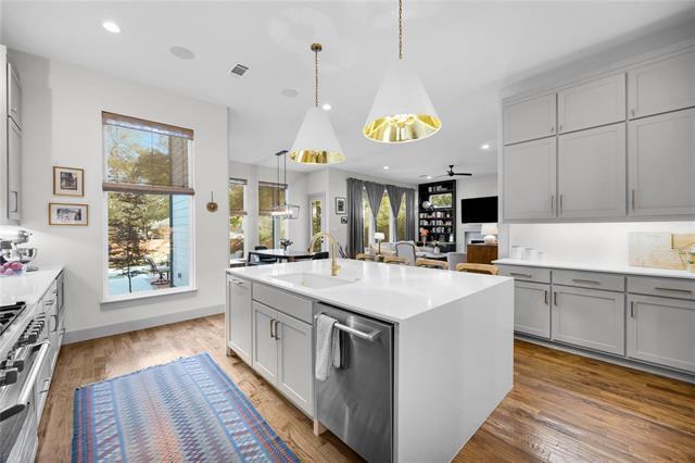 Building Photo - 8810 Groveland Dr
