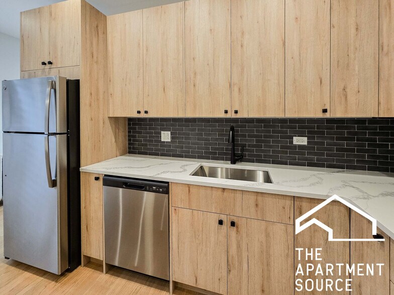 Building Photo - 2257 W Argyle St