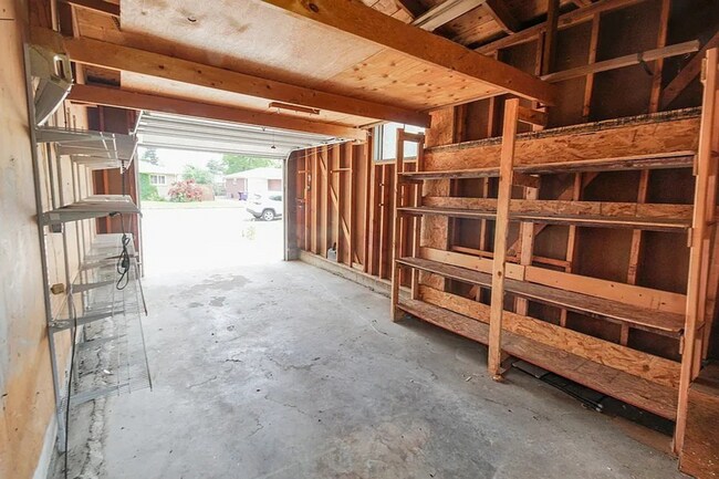 Building Photo - 3025 W Saratoga Ave