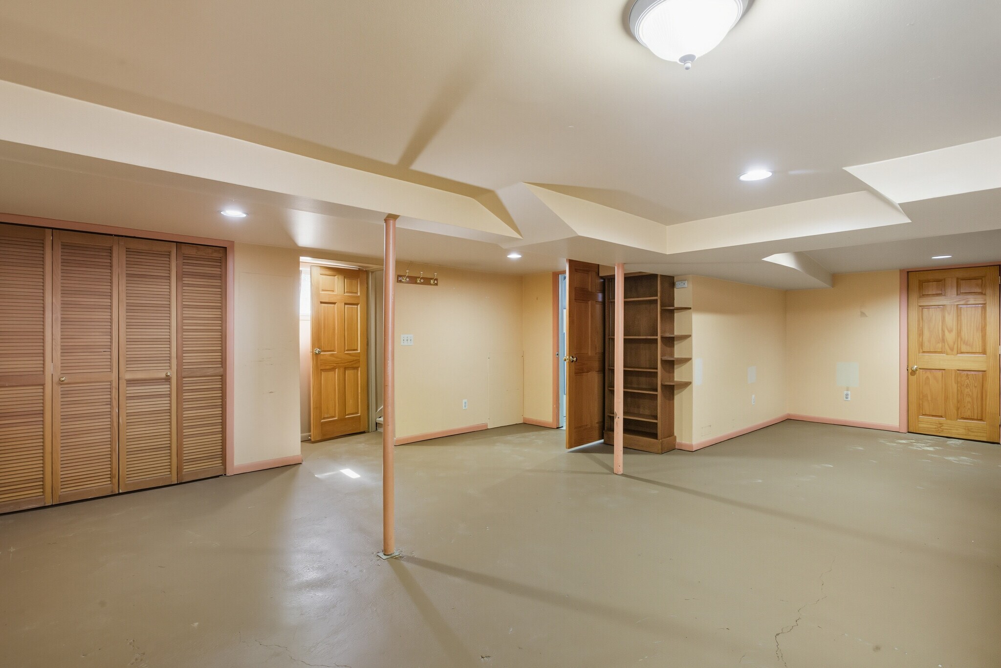 Building Photo - 2050 S Wagner Rd