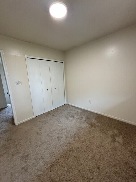 Building Photo - 150 Summit View Ct