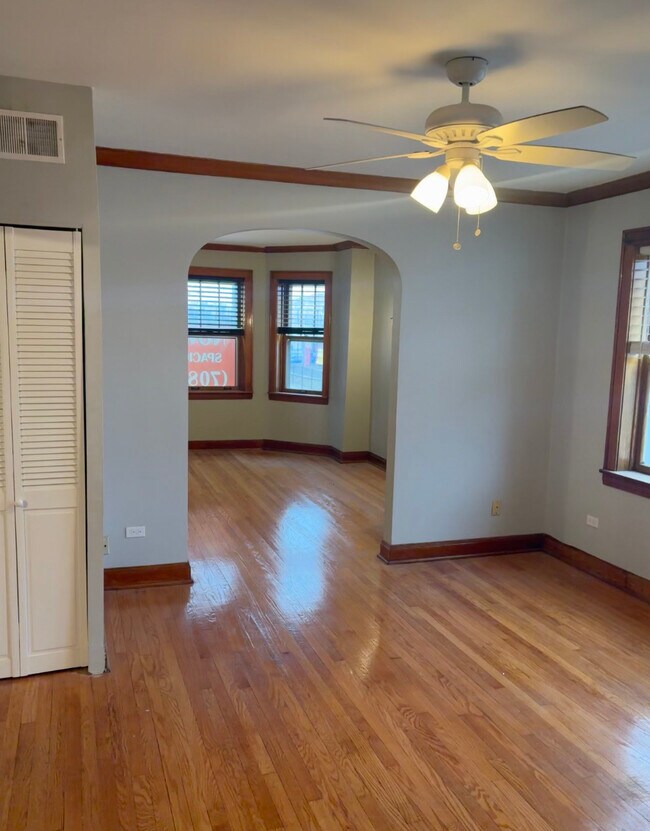 Building Photo - 2126 Kenilworth Ave