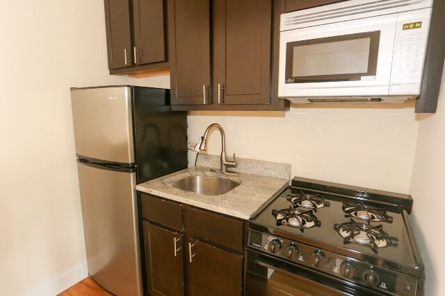 Building Photo - 4619 N Paulina St