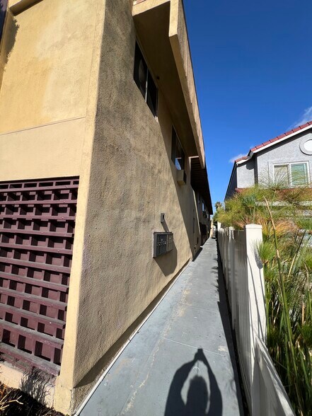 Building Photo - 5942 Malabar St