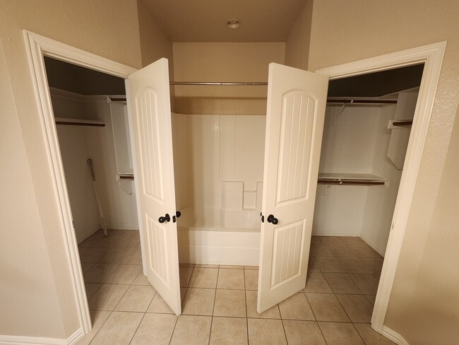 Building Photo - 437 Dunlap Ave