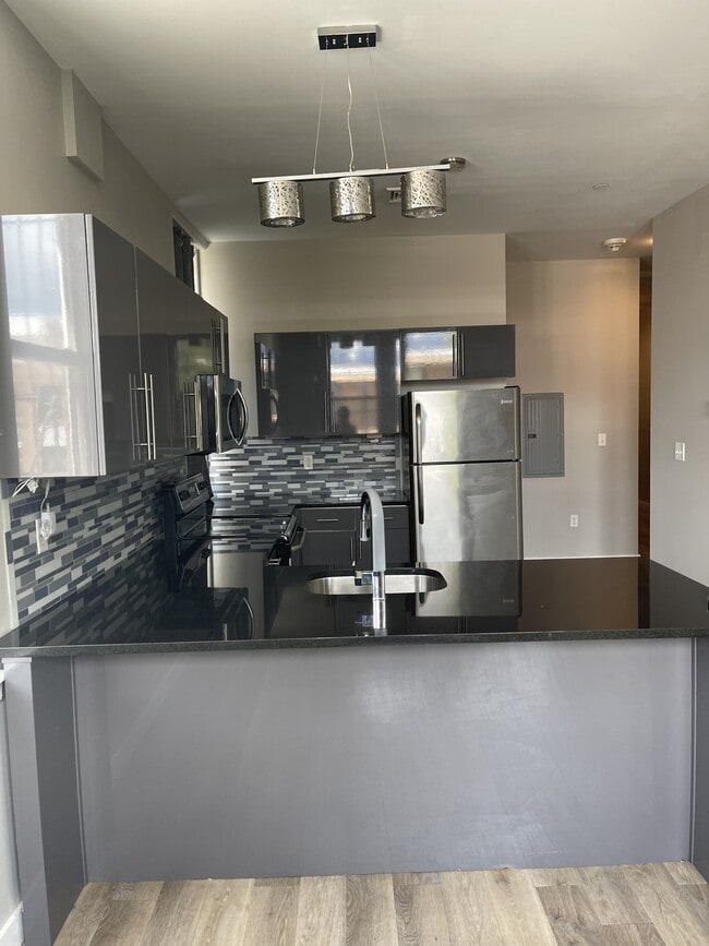 Building Photo - 99 W Main St