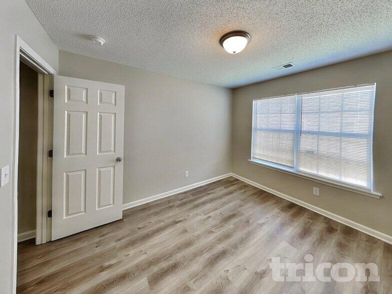 Building Photo - 208 Double Eagle Cir