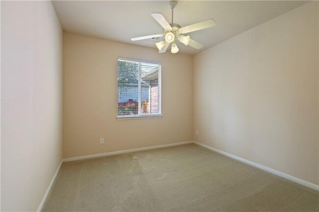 Building Photo - 2405 Speidel Dr