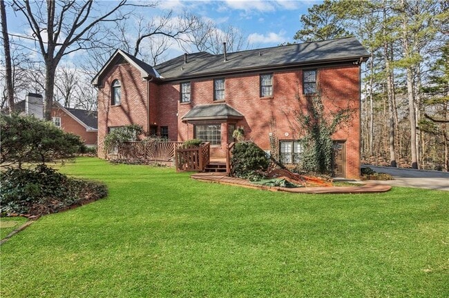 Building Photo - 2020 Oak Ln