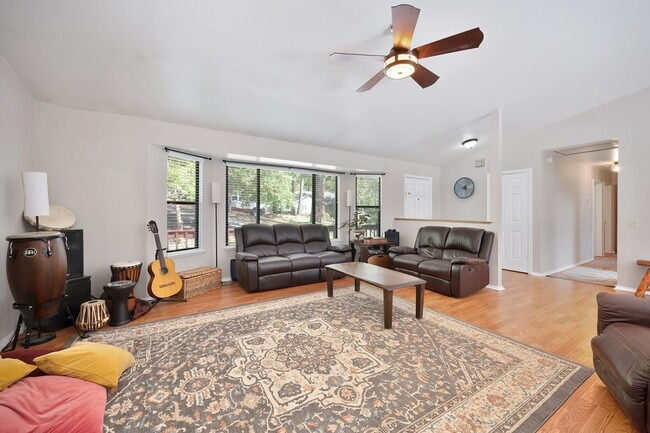 Building Photo - FOR RENT: Cozy Foresthill 3 bedroom 2 bath.