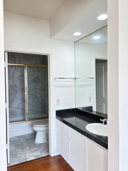 Building Photo - 120 S Crescent Dr