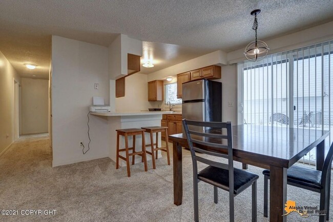 Building Photo - 3 Bedroom Unit w/ Garage in the U-MED Dist...