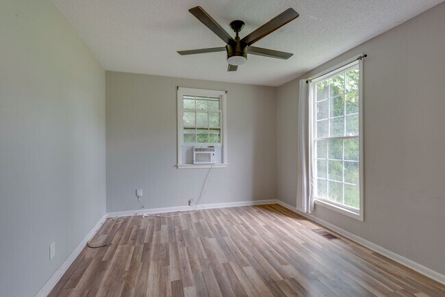Building Photo - Charming 4BR/2BA Home in South Nashville –...