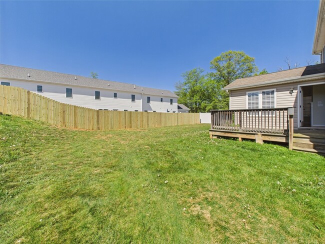 Building Photo - Bright & Spacious 4-Bedroom Home Located i...