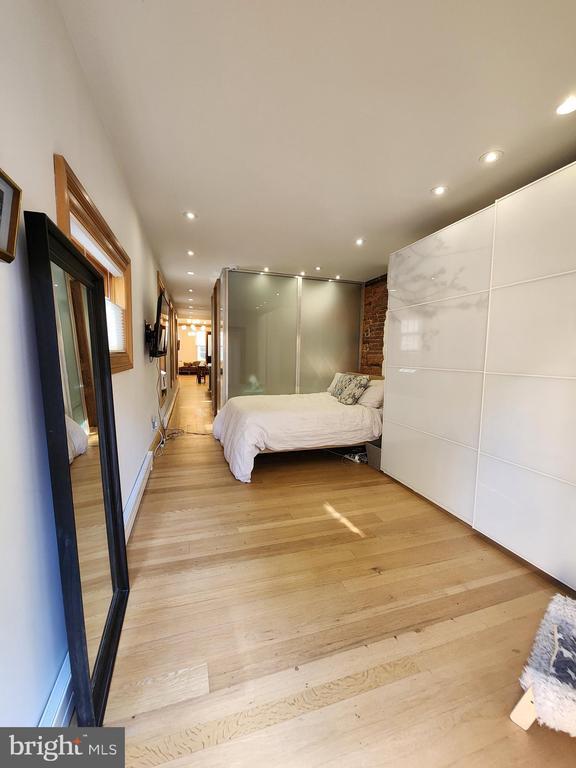 Building Photo - 2402 Lombard St