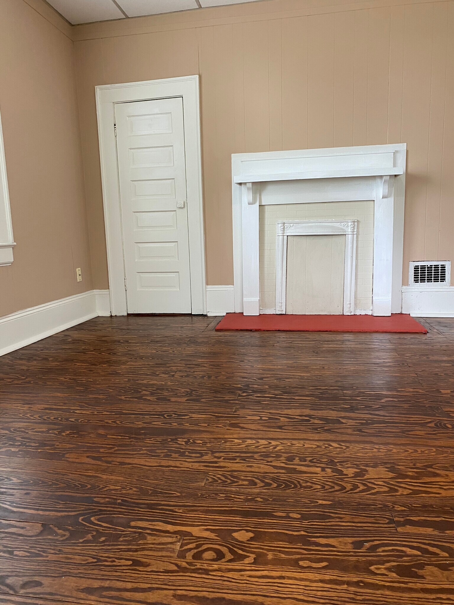 Living Room - 222 W End Blvd