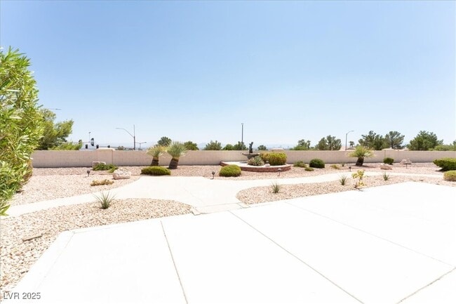 Building Photo - 2348 Rumriver St