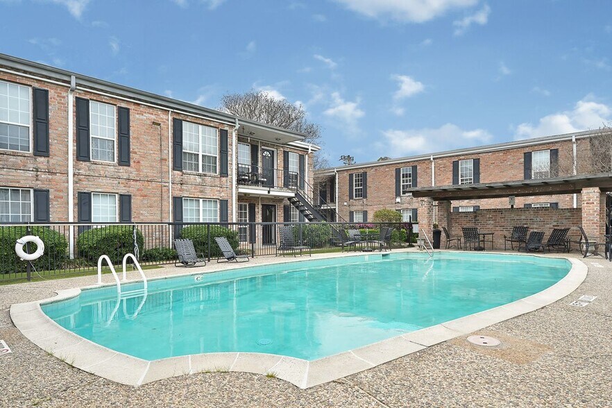 Building Photo - 6410 Del Monte Dr