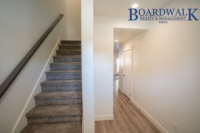 Building Photo - 440 1625 N