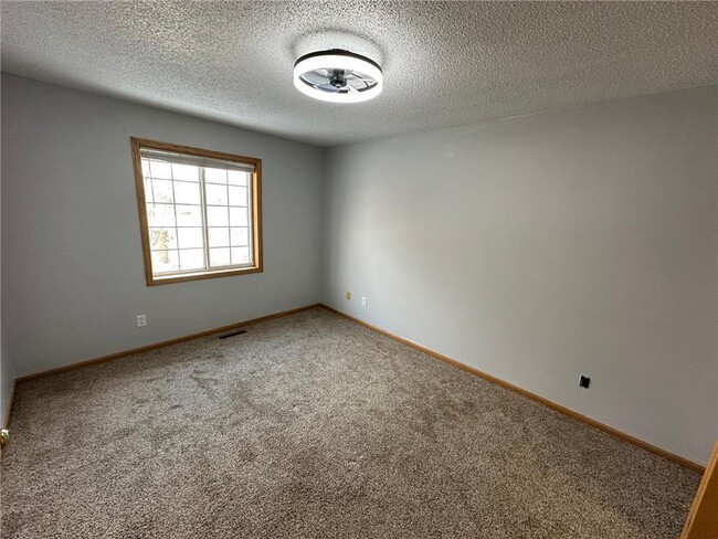 Building Photo - 8878 Spring Ln