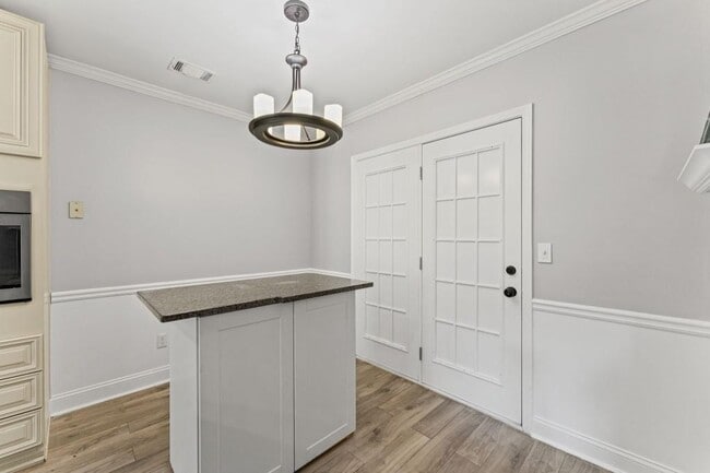 Building Photo - 5605 Martin Grove Dr NW