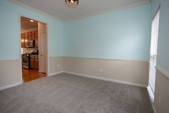 Building Photo - Spacious & Bright Home in Parks of Piedmon...