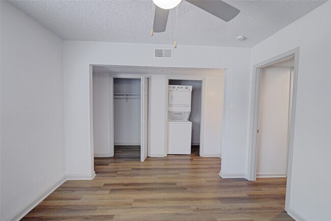 Building Photo - 800 Heights Blvd