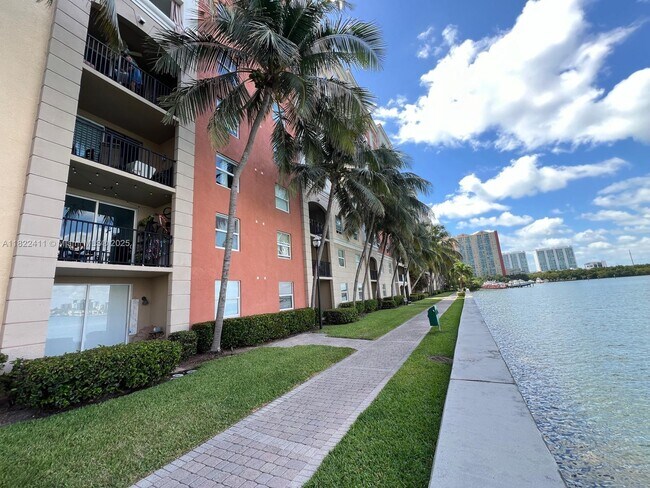 Building Photo - 17150 N Bay Rd