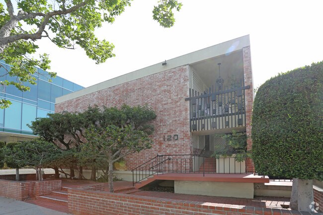 Building Photo - 120 S Canon Dr