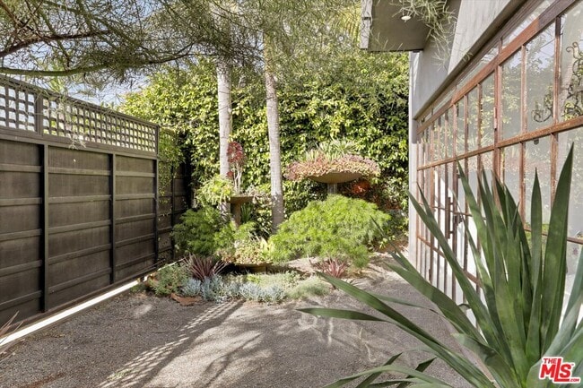 Building Photo - 2425 Clement Ave