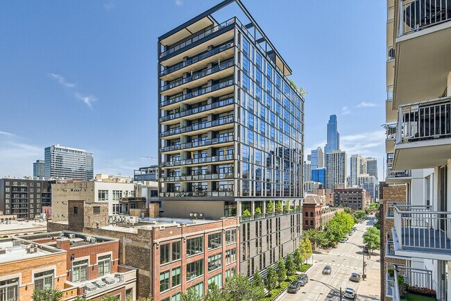 Building Photo - 421 W Huron St