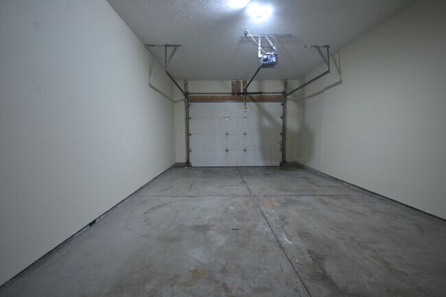 Building Photo - 432 Birchwood Duplex