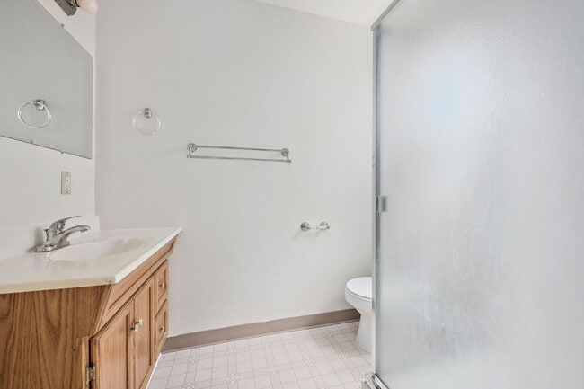 Building Photo - Nice 4BR/2.5BA Home in GREAT Location!