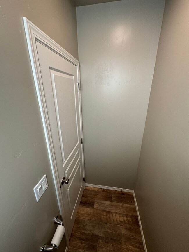 Building Photo - Charming 3-bedroom, 2-bathroom home locate...