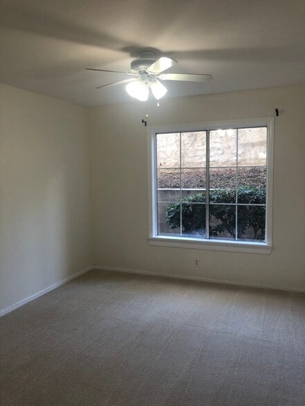 Building Photo - 3078 Broadway