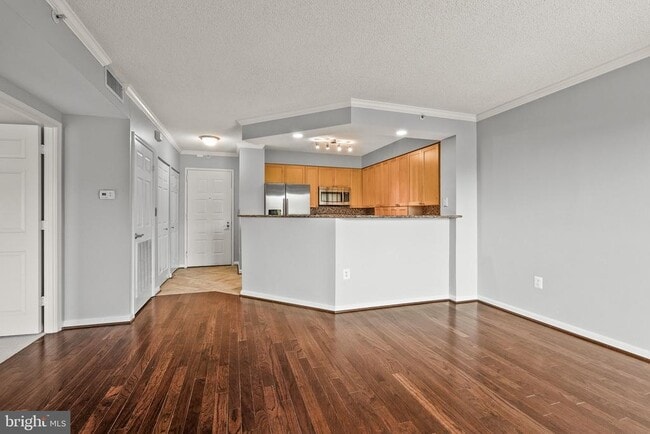 Building Photo - 3101 N Hampton Dr