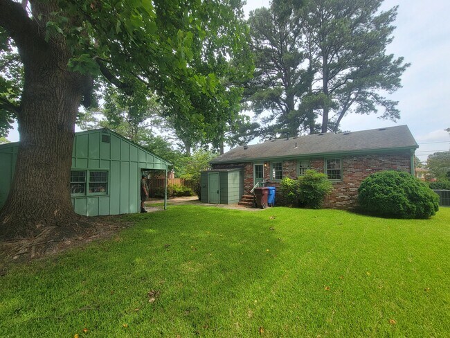 Building Photo - 1003 White Pine Dr