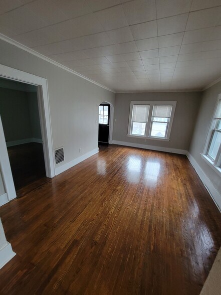 Building Photo - 915 2nd St