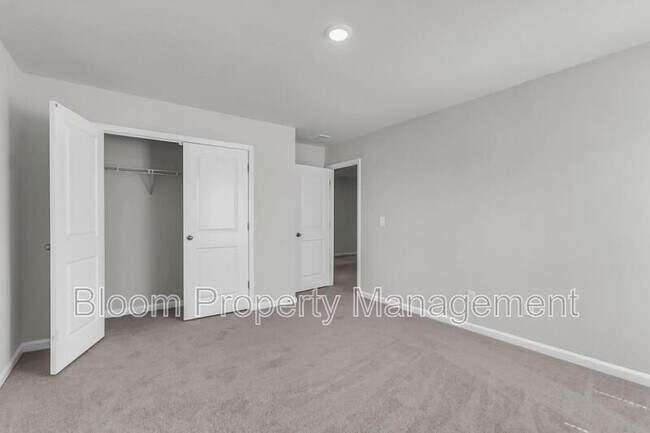 Building Photo - 425 Ribiero Dr