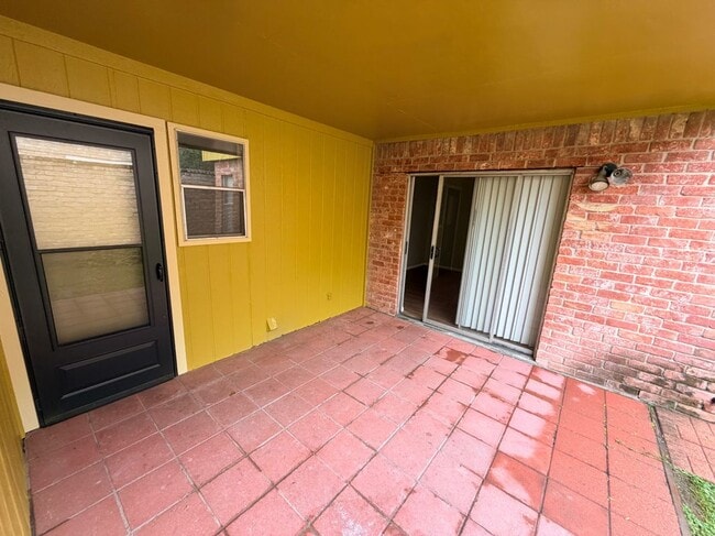 Building Photo - 5149 Middlecoff Cir