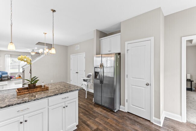 Building Photo - 1535 Grey Cliff Run