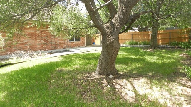 Building Photo - 613 Hickory Run Dr