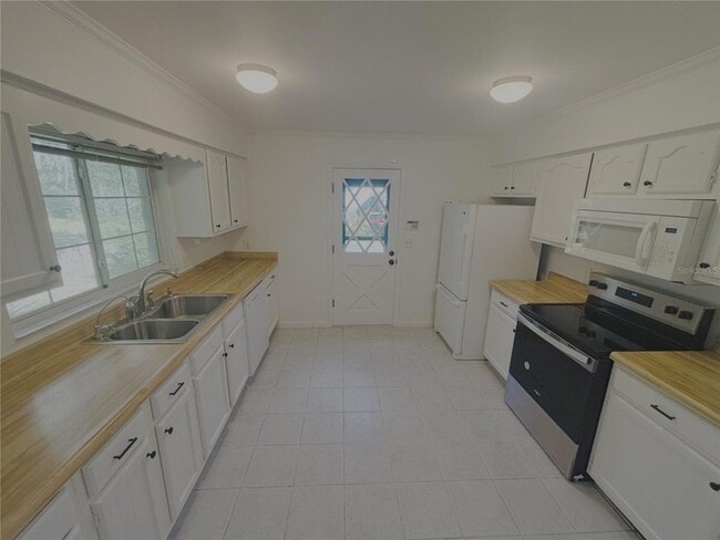 Building Photo - 4440 NW 80th Ave