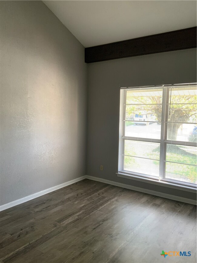 Building Photo - 1402 Dallas St