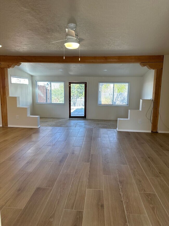 Building Photo - 2340 Avenida de las Campanas