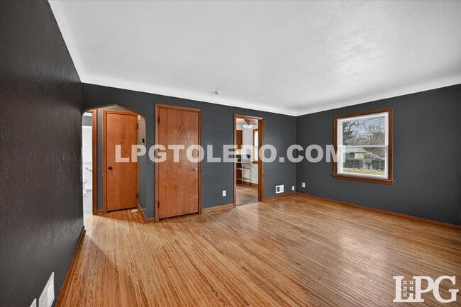 Building Photo - 667 Caswell Ave