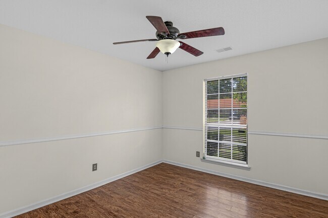 Building Photo - 781 Madison Dr