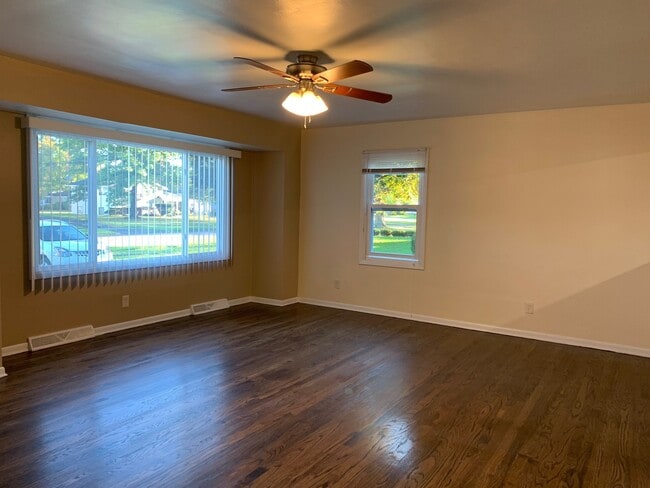 Building Photo - 311 Ventura Dr